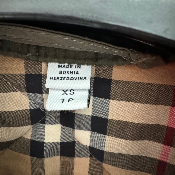 Authentic Quilted Burberry Jacket - Picture 4 of 16